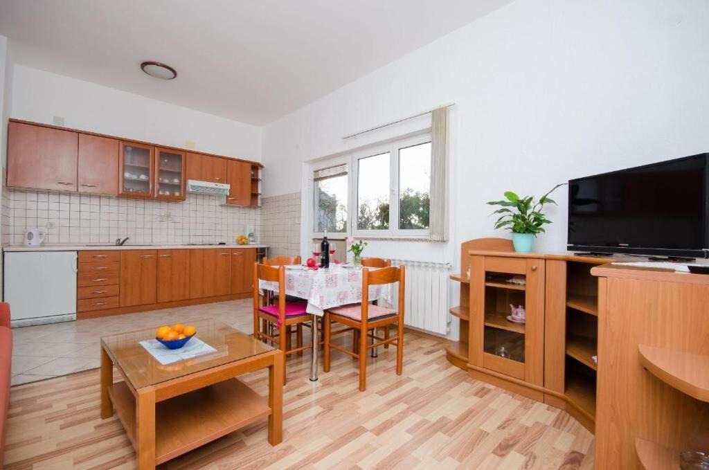 Apartments Krunoslav Punat Eksteriør bilde